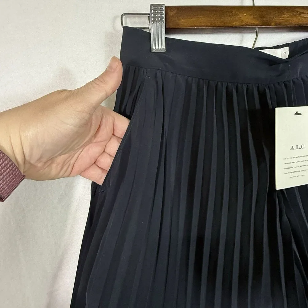 NEW A.L.C Black Accordion Pleated 3" Pull On Dress Shorts Size 0 Pockets Boho - Picture 5 of 9